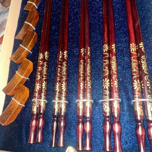 New! CHOP STICKS 5 pairs Yunhong hardwood Sticks Vintage with box - Picture 2 of 9